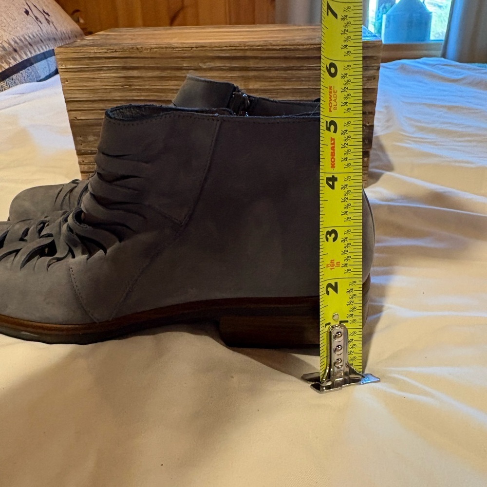 'Leveche' from Naot in Feathery Blue Nubuck/Shiitake Nubuck women’s size 40 - Picture 13 of 14